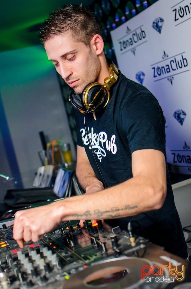 Distracţie în Zona Club,