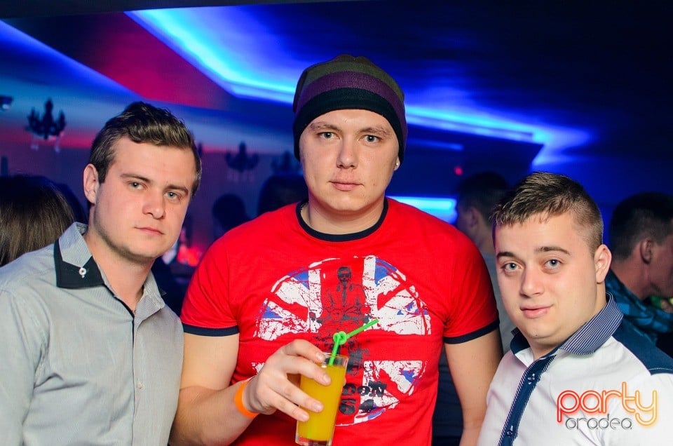 Distracţie în Zona Club,