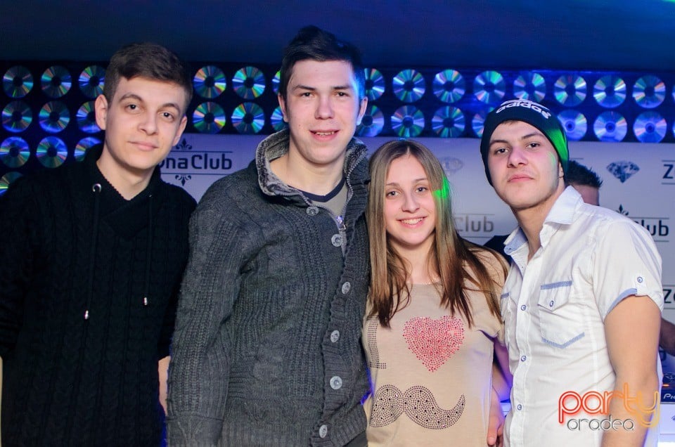 Distracţie în Zona Club,