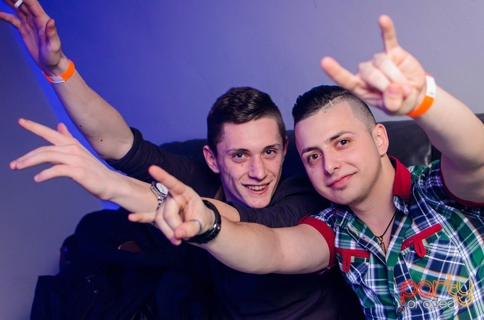 Distracţie în Zona Club,