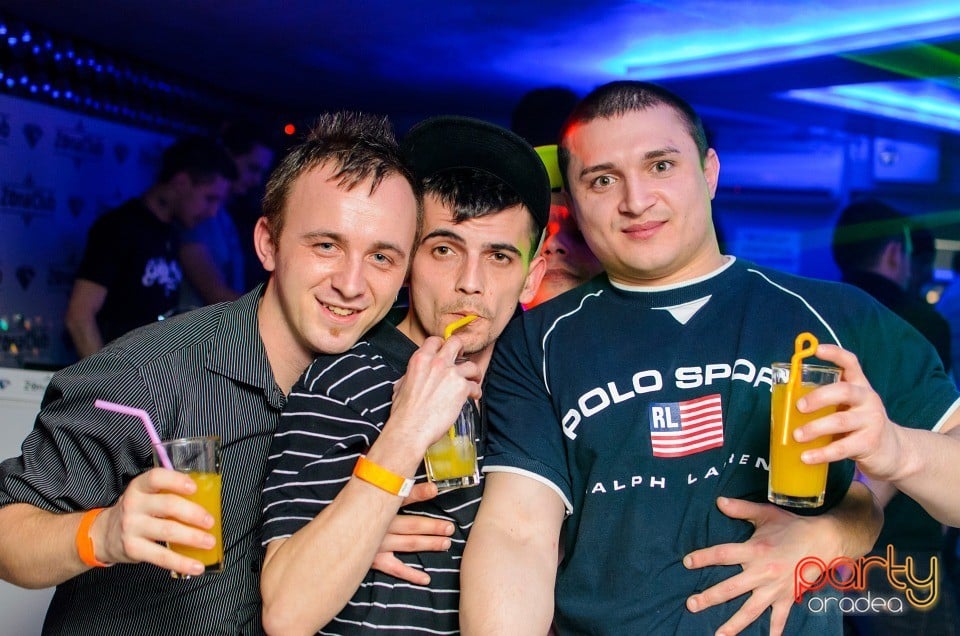 Distracţie în Zona Club,