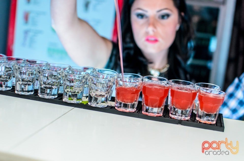 Distracţie în Zona Club,
