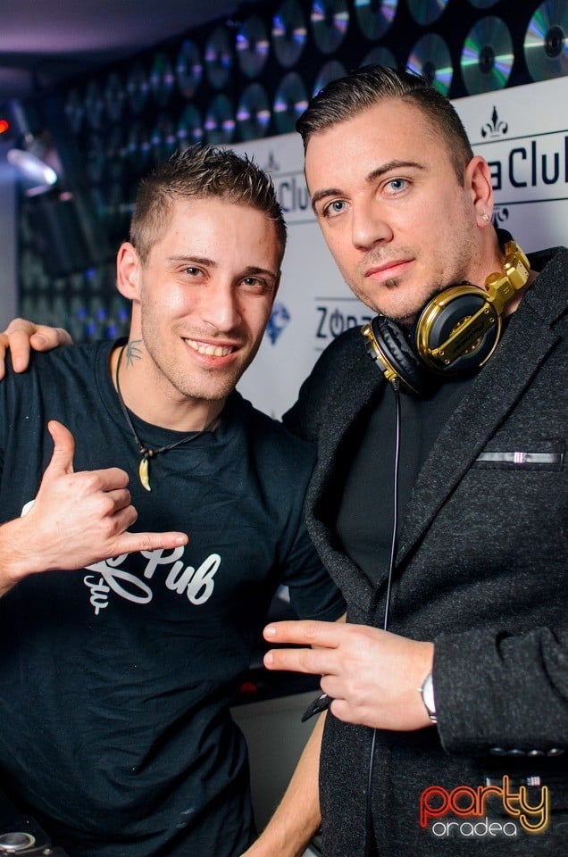 Distracţie în Zona Club,