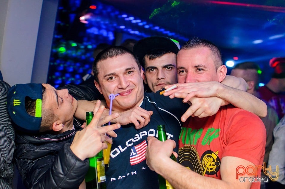 Distracţie în Zona Club,