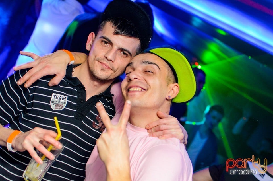 Distracţie în Zona Club,