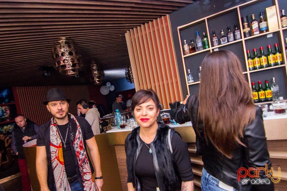 Distracţie la B Club, 