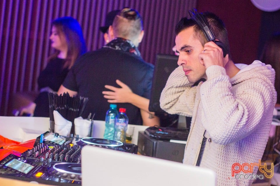 Distracţie la B Club, 