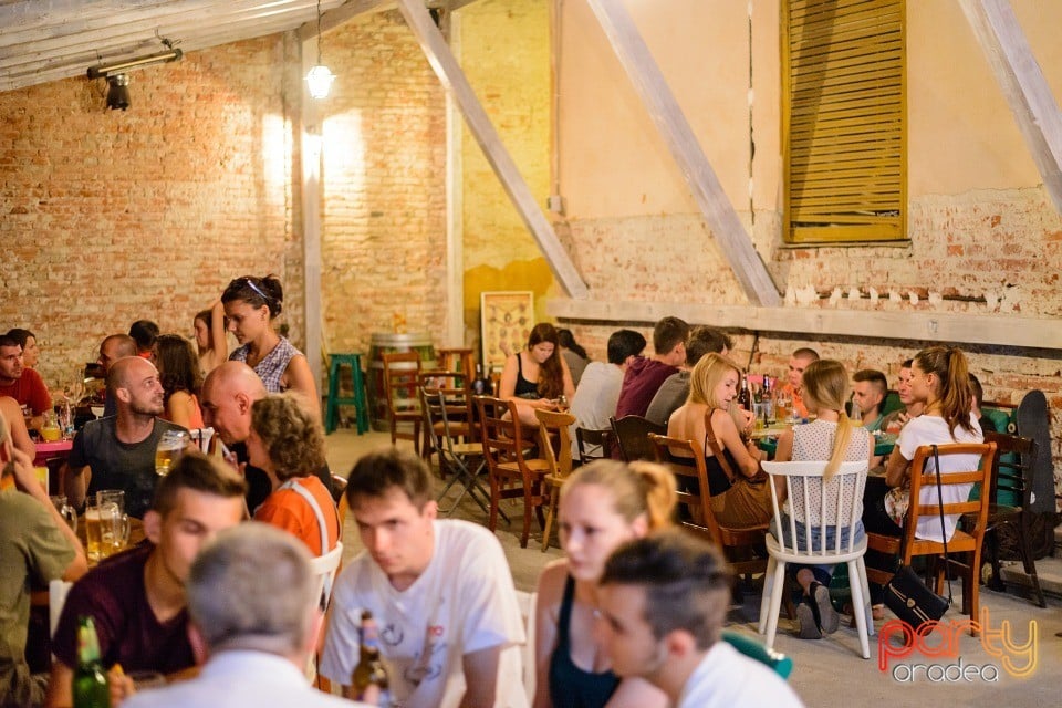 Distracţie la Bodega, Bodega