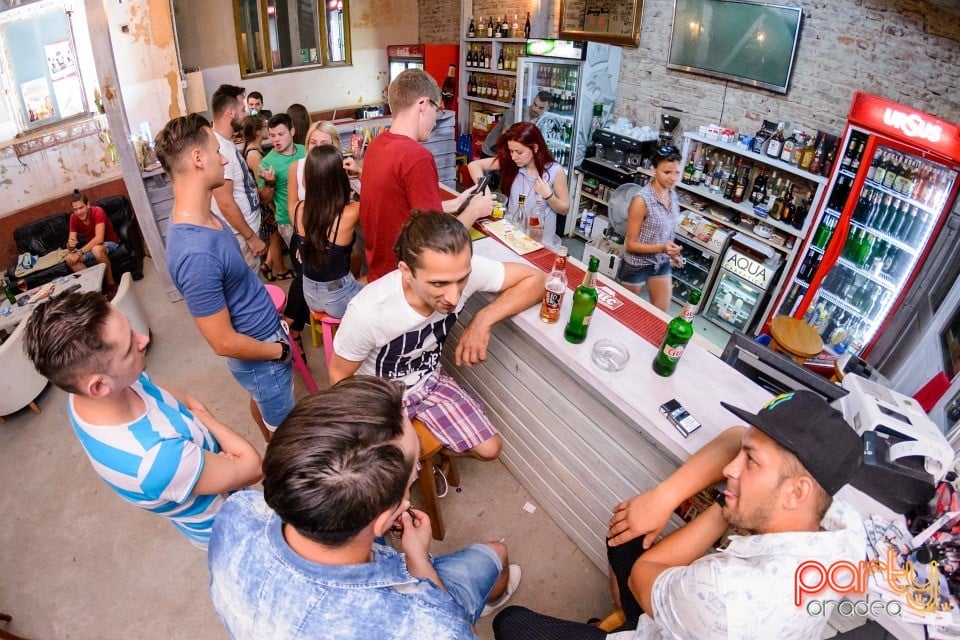 Distracţie la Bodega, Bodega
