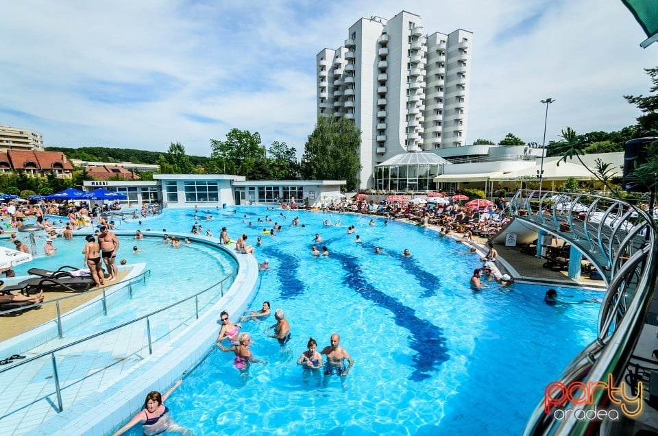 Distracţie la Hotel Internaţional, Hotel Internaţional
