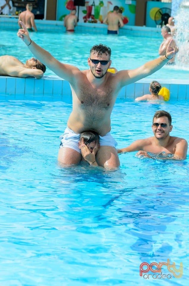 Distracţie la Hotel Internaţional, Hotel Internaţional