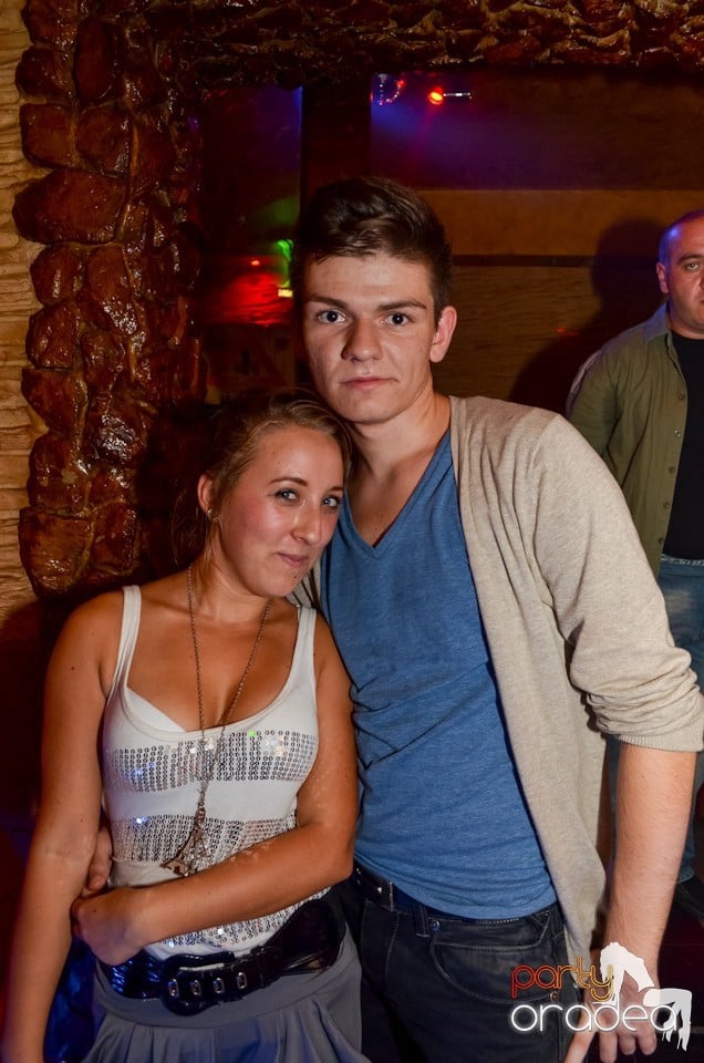 Distracţie la maxim în Club Downtown, 