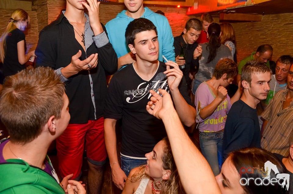 Distracţie la maxim în Club Downtown, 