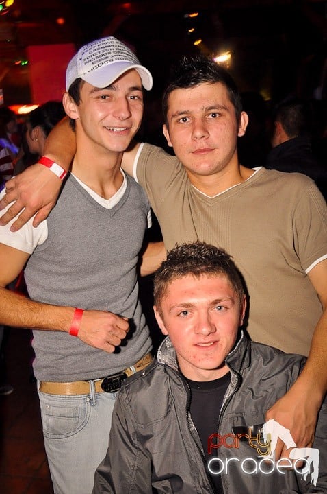 Distracţie la maxim în Disco Faház, 