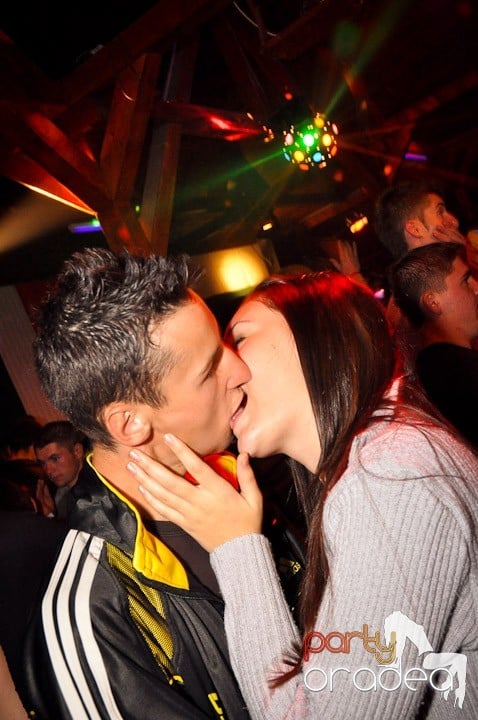 Distracţie la maxim în Disco Faház, 