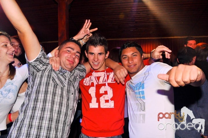 Distracţie la maxim în Disco Faház, 