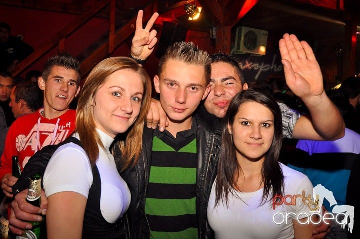 Distracţie la maxim în Disco Faház, 