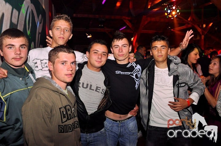 Distracţie la maxim în Disco Faház, 