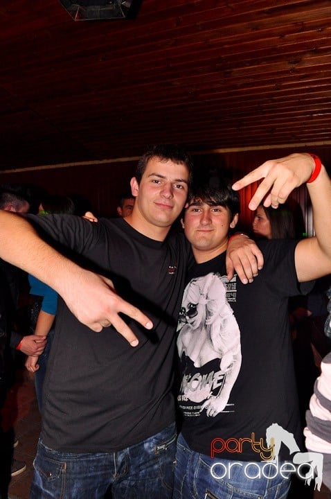 Distracţie la maxim în Disco Faház, 