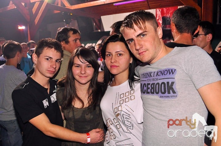 Distracţie la maxim în Disco Faház, 