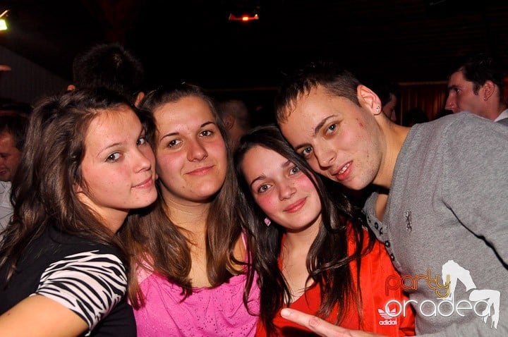 Distracţie la maxim în Disco Faház, 