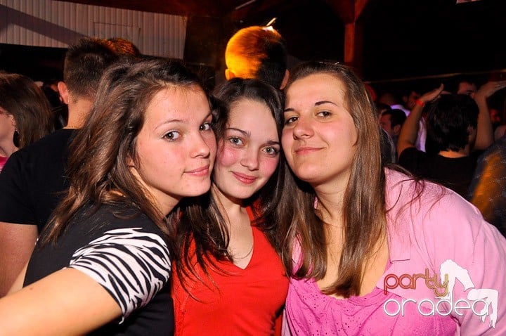 Distracţie la maxim în Disco Faház, 