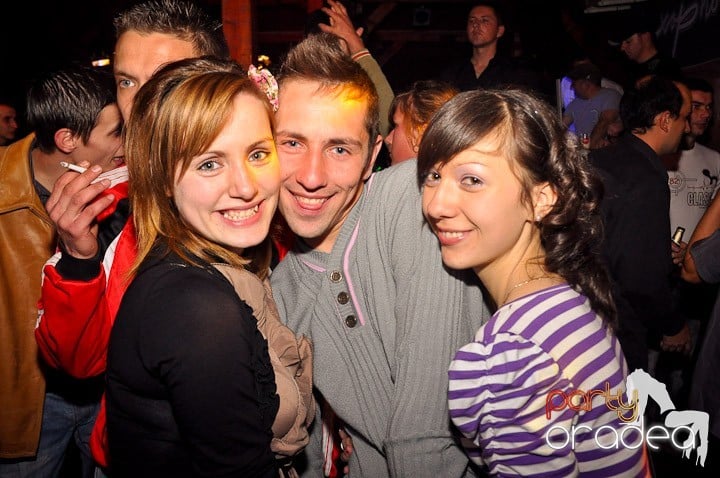 Distracţie la maxim în Disco Faház, 