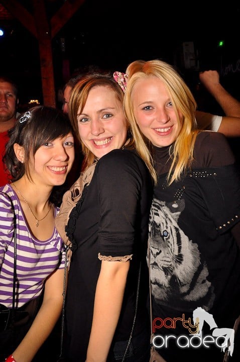 Distracţie la maxim în Disco Faház, 