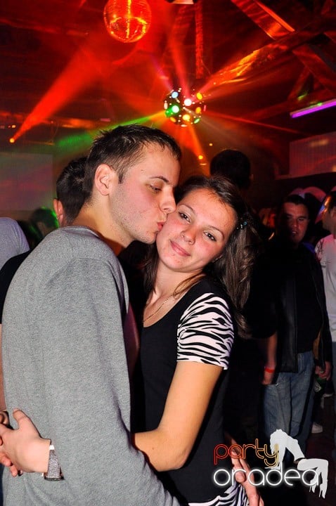 Distracţie la maxim în Disco Faház, 