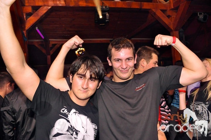 Distracţie la maxim în Disco Faház, 