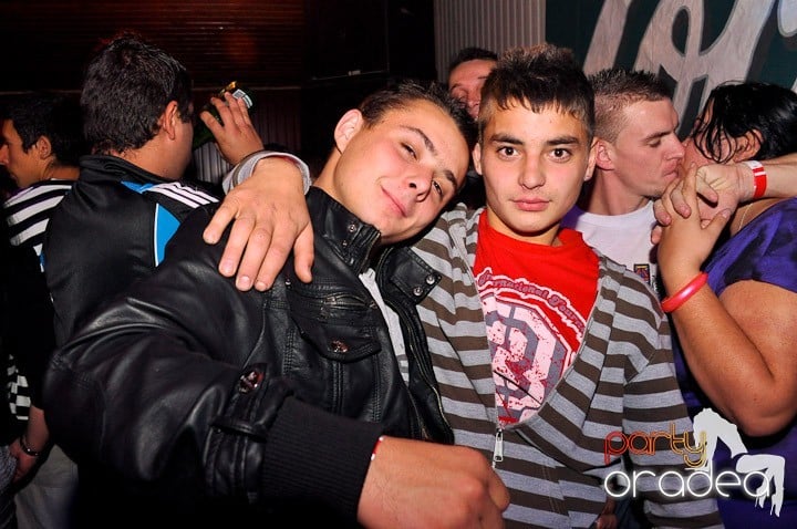 Distracţie la maxim în Disco Faház, 