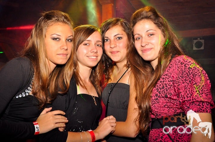 Distracţie la maxim în Disco Faház, 