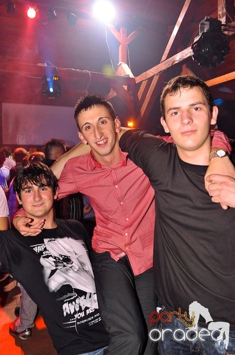 Distracţie la maxim în Disco Faház, 