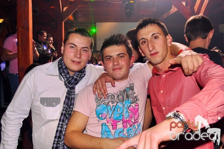 Distracţie la maxim în Disco Faház, 