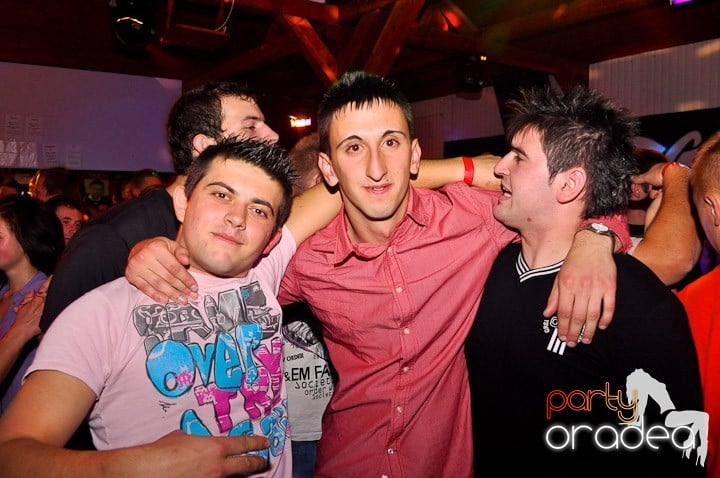 Distracţie la maxim în Disco Faház, 