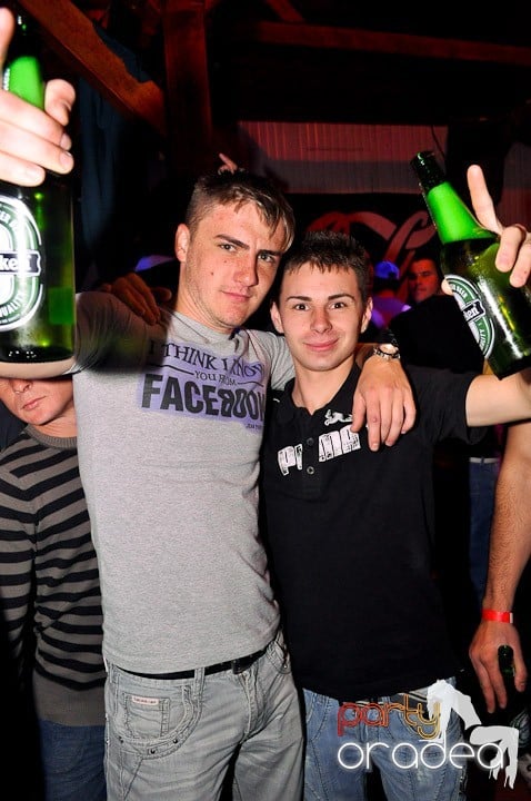 Distracţie la maxim în Disco Faház, 