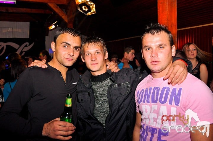 Distracţie la maxim în Disco Faház, 