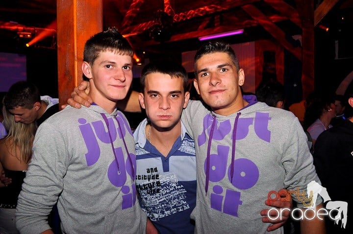 Distracţie la maxim în Disco Faház, 