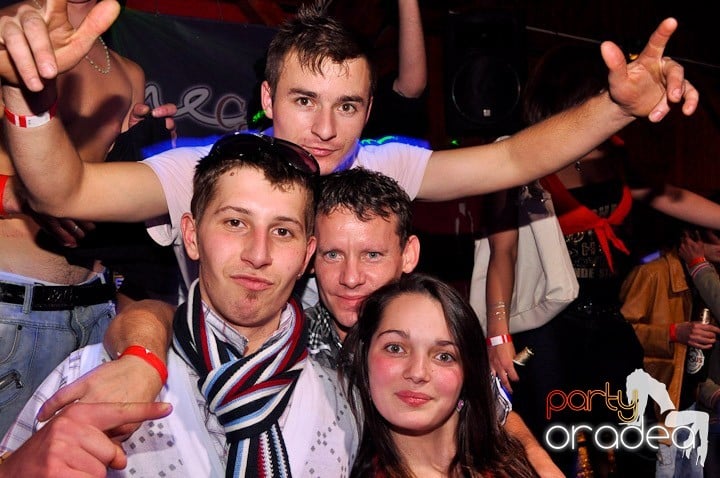 Distracţie la maxim în Disco Faház, 