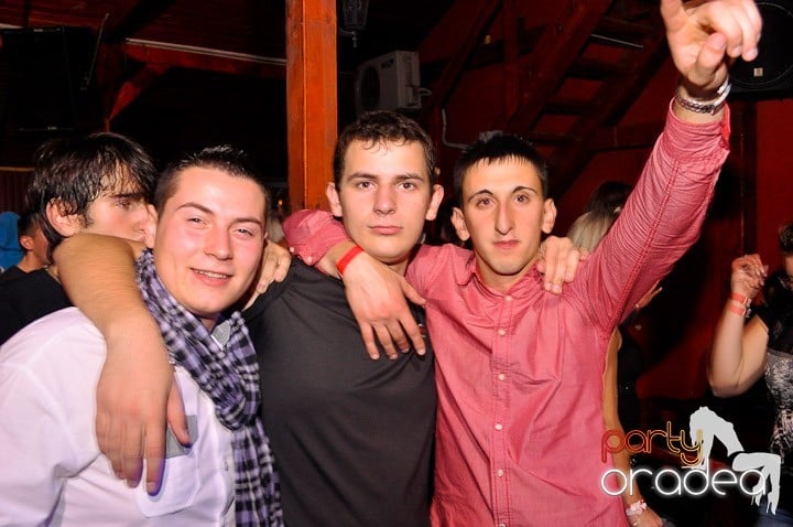 Distracţie la maxim în Disco Faház, 