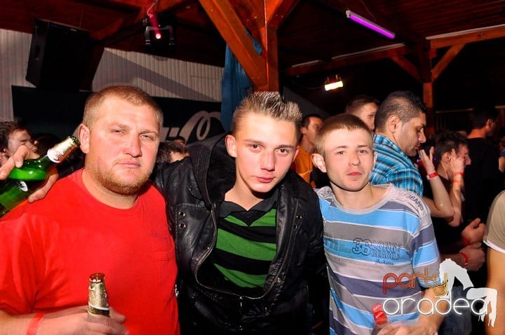 Distracţie la maxim în Disco Faház, 