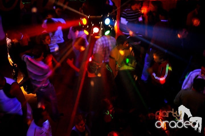 Distracţie la maxim în Disco Faház, 