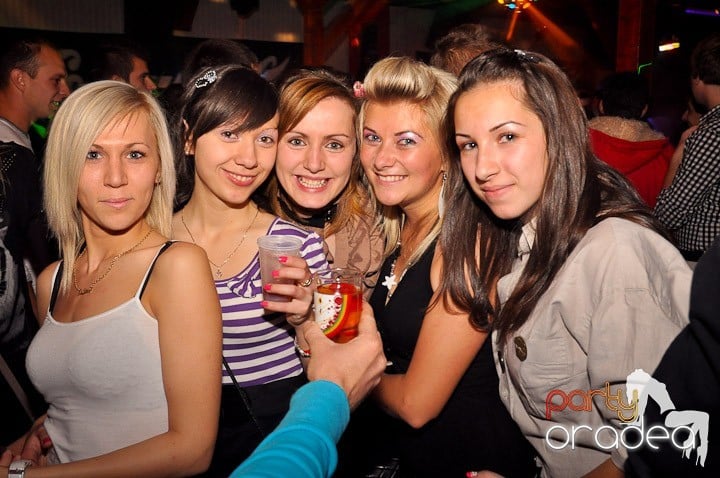 Distracţie la maxim în Disco Faház, 