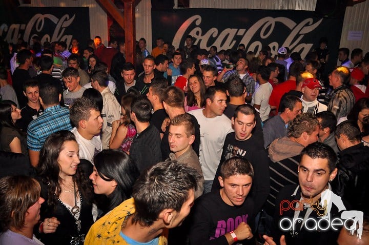 Distracţie la maxim în Disco Faház, 