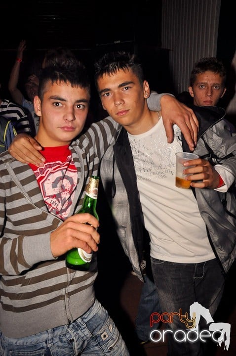 Distracţie la maxim în Disco Faház, 