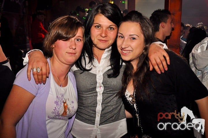 Distracţie la maxim în Disco Faház, 