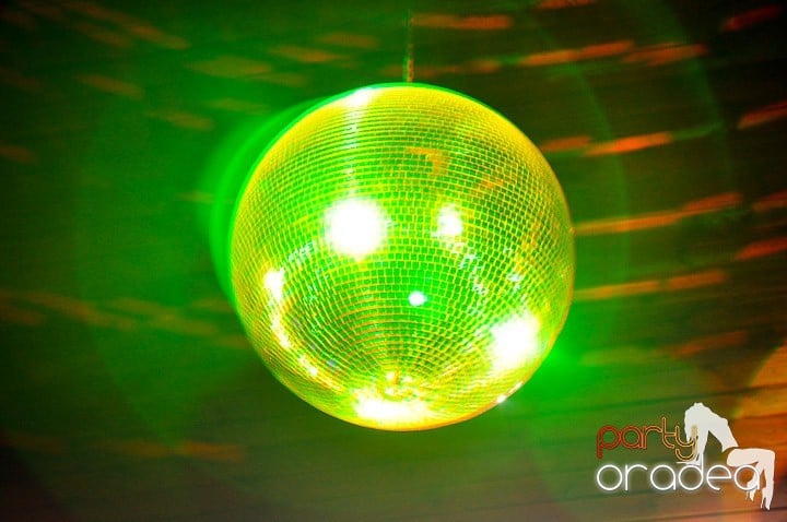 Distracţie la maxim în Disco Faház, 