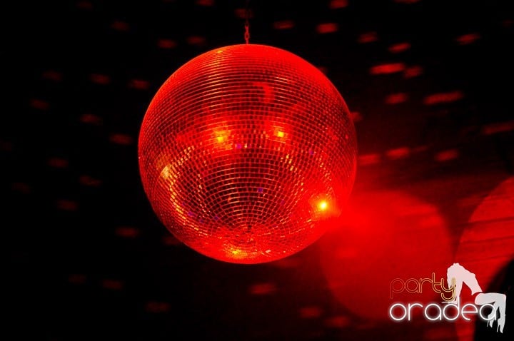 Distracţie la maxim în Disco Faház, 