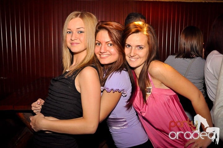 Distracţie la maxim în Disco Faház, 