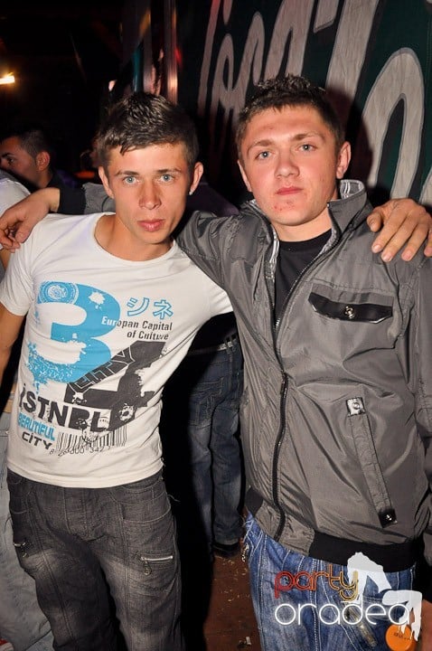 Distracţie la maxim în Disco Faház, 